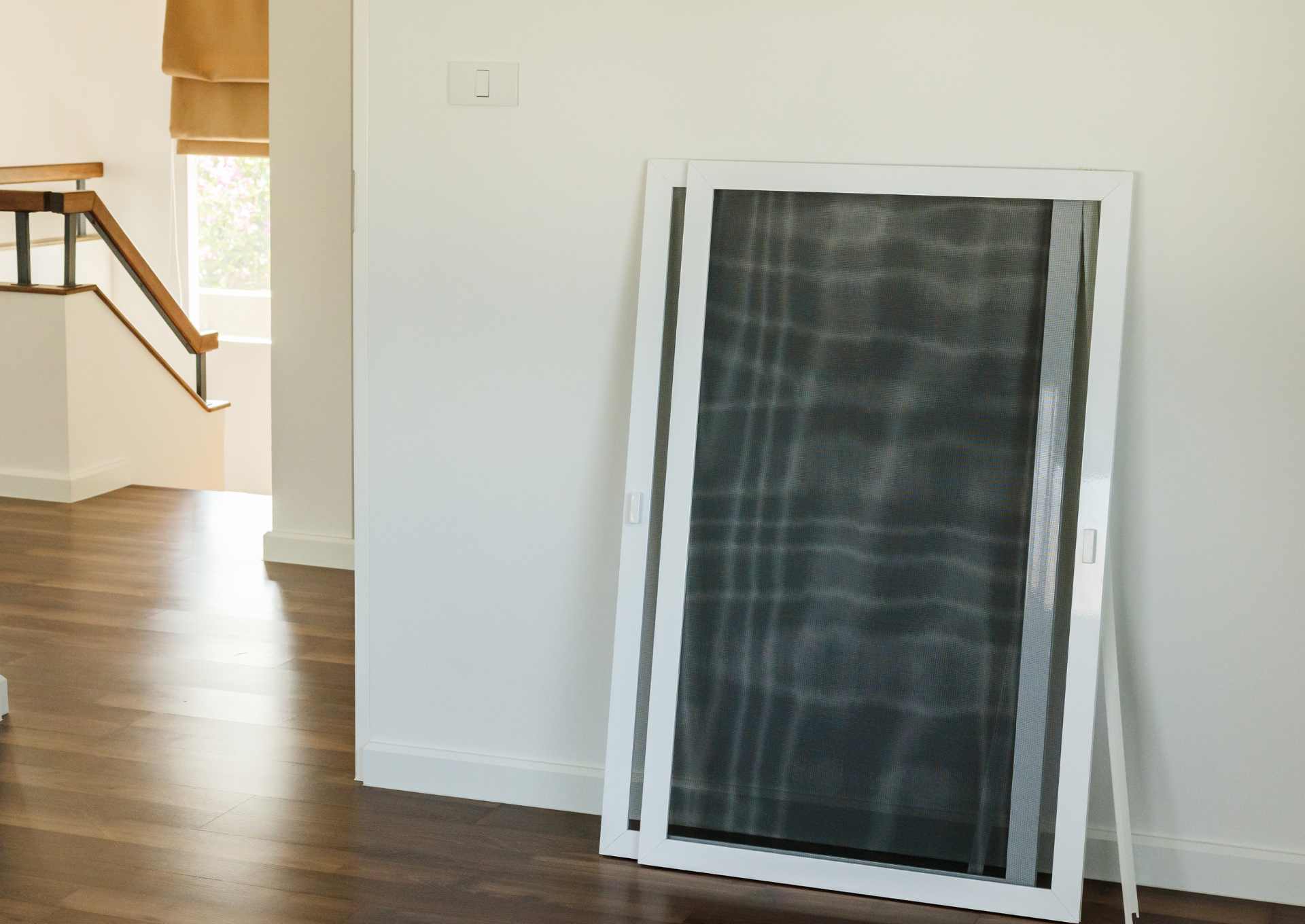 Moskitiera na drzwi balkonowe na zawiasach