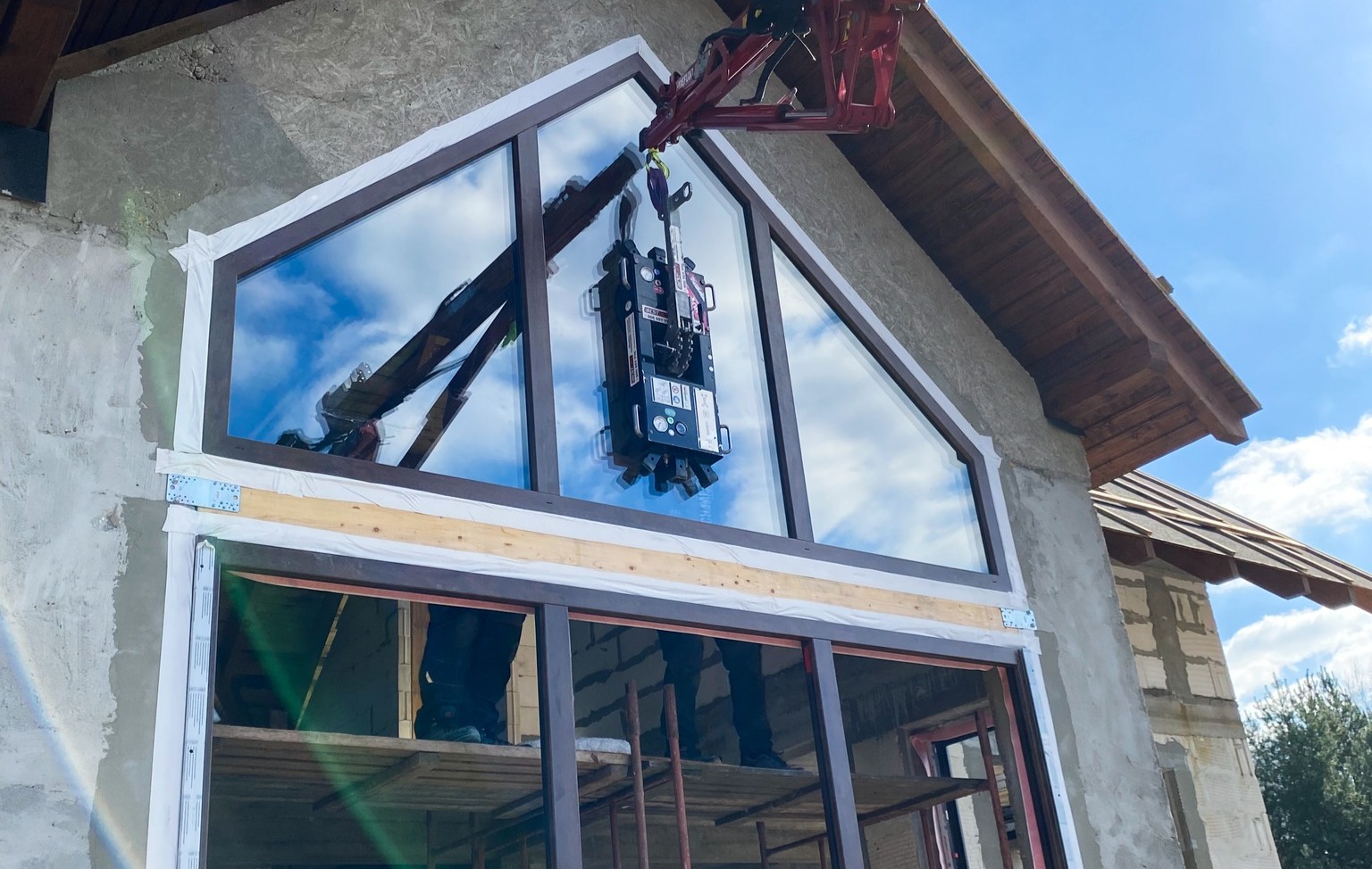 okna w kolorze orzech