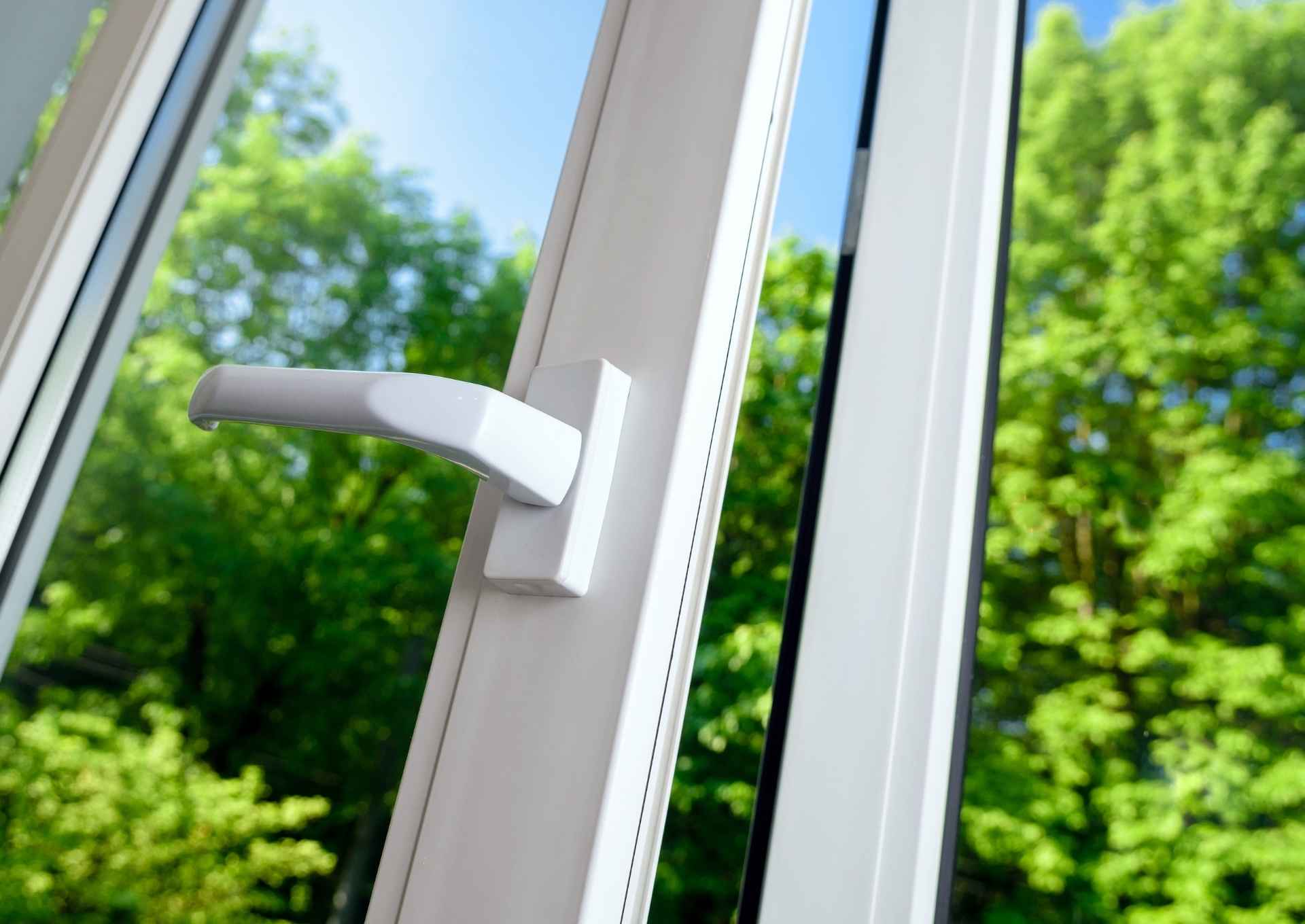 czy warto wymienić okna dwuszybowe na trzyszybowe